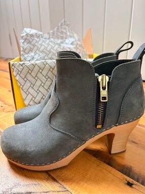 Women’s Swedish Hasbeen Blue Suede Zip Ankle Clog Heels